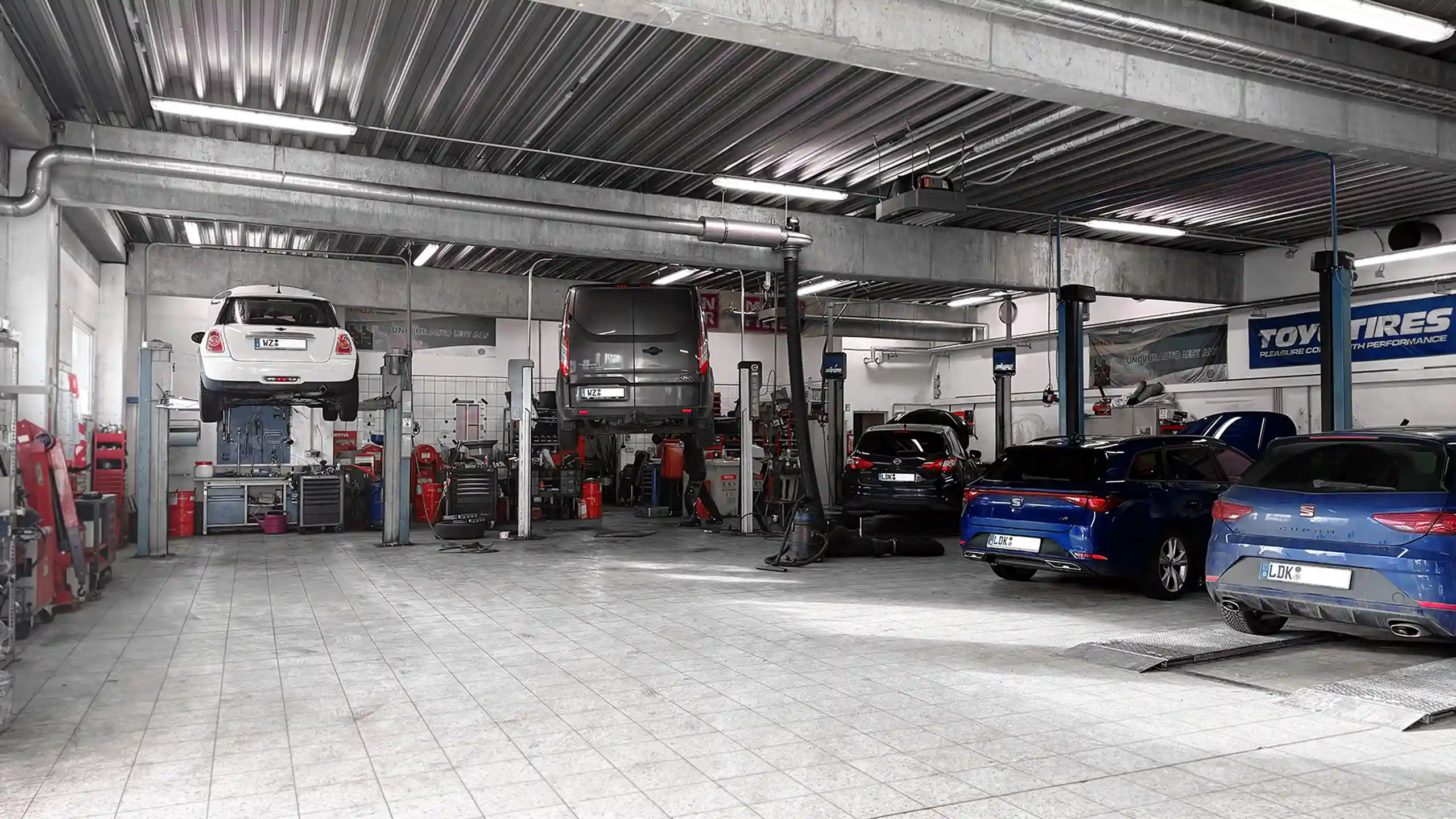 KFZ-Werkstatt Stroh Einblick in laufenden Betrieb